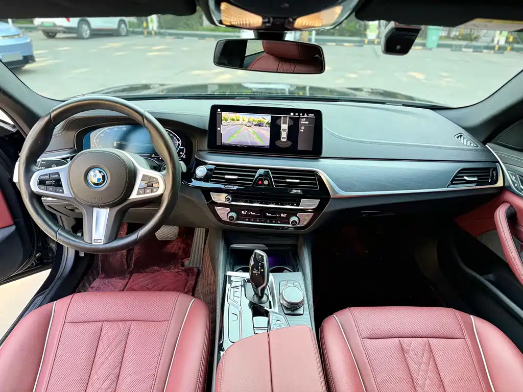 BMW 5 Series New Energy 2022 Model 535Le M Sports Package купить на сайте DeffCars