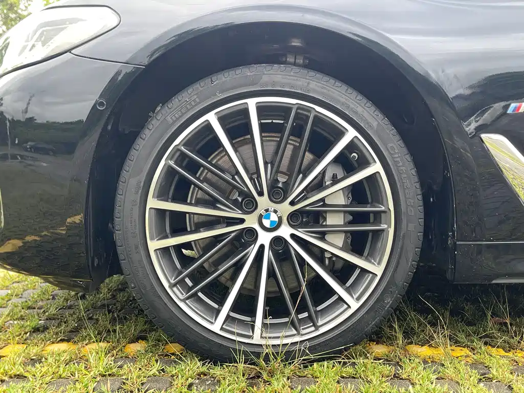 BMW 5 Series 2023 530Li Leading M Sports Package купить на сайте DeffCars