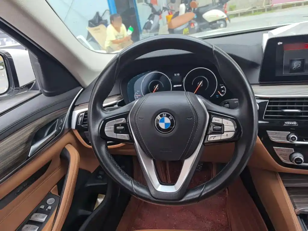 BMW 5 Series New Energy 2019 Model 530Le Luxury Package купить на сайте DeffCars