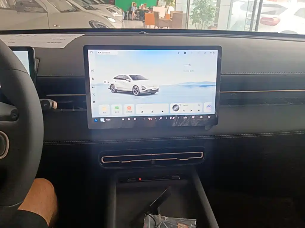 Wuling Starlight 2025 70km smart standard model купить на сайте DeffCars