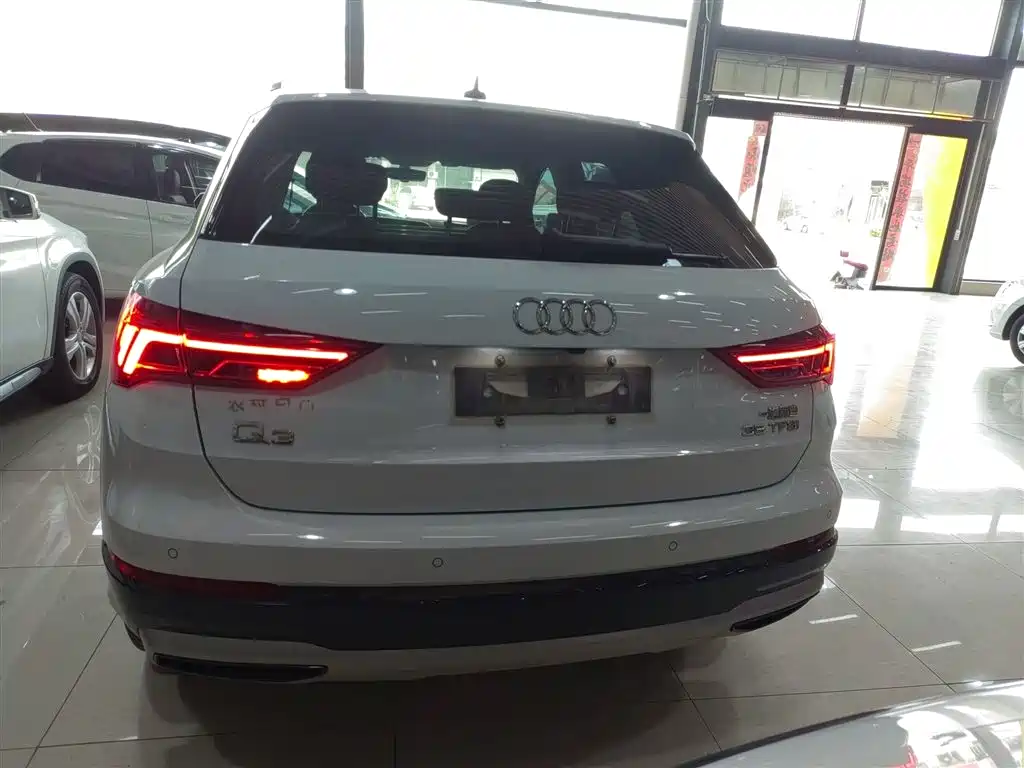 Audi Q3 2021 35 TFSI Enterprising and Elegant Model купить на сайте DeffCars