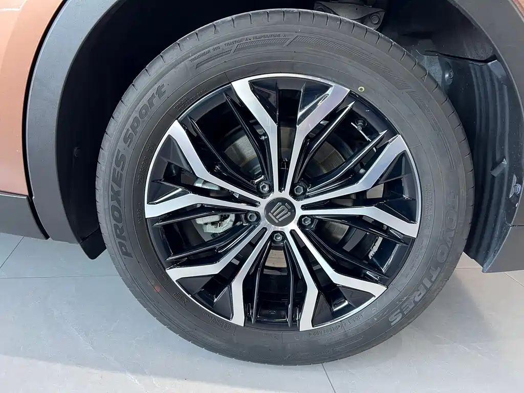Crown SportCross 2023 2.5L SportCross HEV two-wheel drive premium version купить на сайте DeffCars