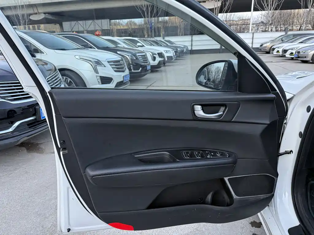 Kia K5 New Energy 2018 2.0L Smart Edition купить на сайте DeffCars
