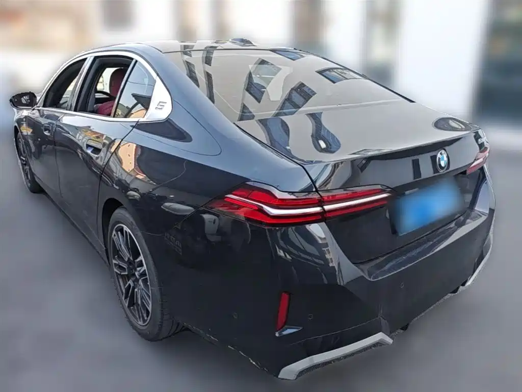 BMW 5 Series 2024 530Li Leading M Sports Package купить на сайте DeffCars