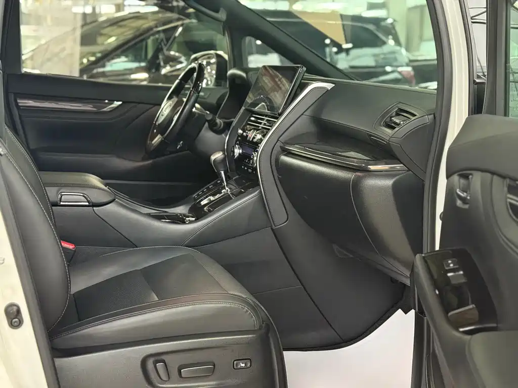 Lexus LM 2020 300h seven-seater elegant version купить на сайте DeffCars