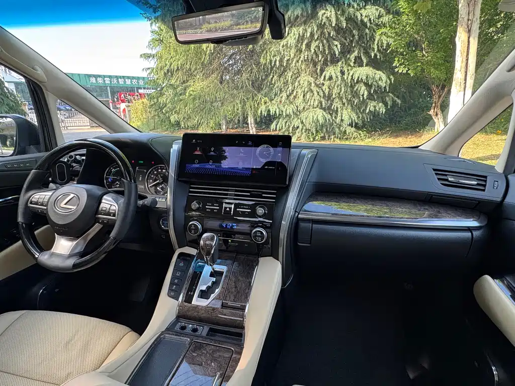 Wilfa 2023 Crown Dual Engine 2.5L HV Premium Edition купить на сайте DeffCars