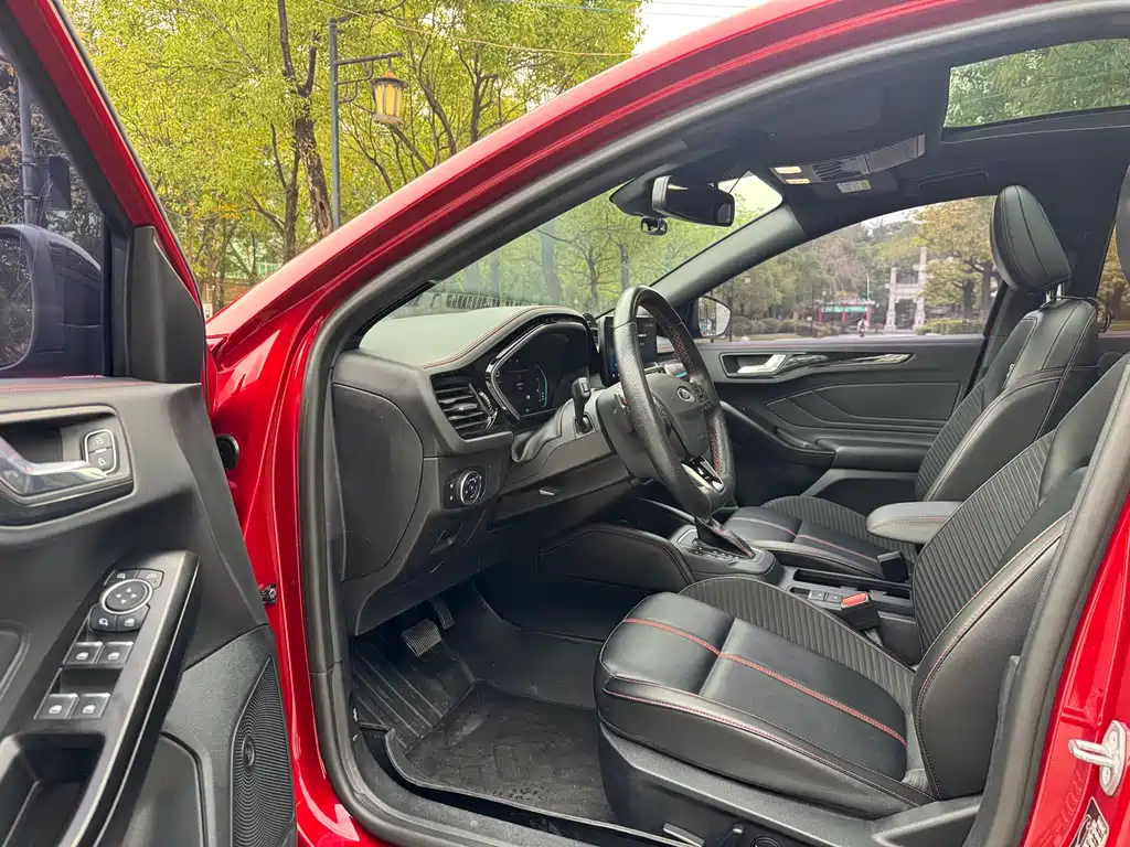 Focus 2022 Hatchback EcoBoost 180 Automatic ST Line купить на сайте DeffCars