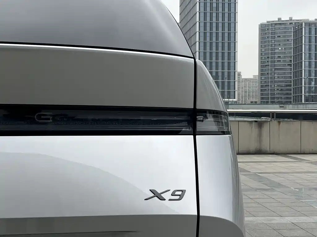 Xpeng X9 2024 model 610 long battery life Max купить на сайте DeffCars