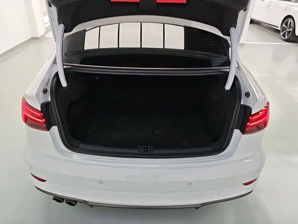 Audi A3 2019 Limousine 35 TFSI Sports National V купить на сайте DeffCars
