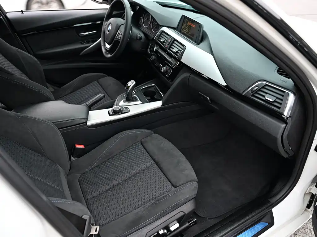 BMW 3 Series 2017 320i M Sport купить на сайте DeffCars