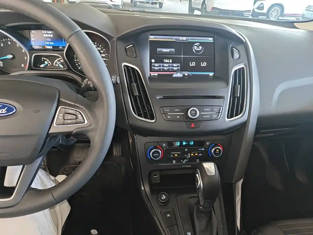 Focus 2015 Hatchback EcoBoost 180 Automatic Elite купить на сайте DeffCars