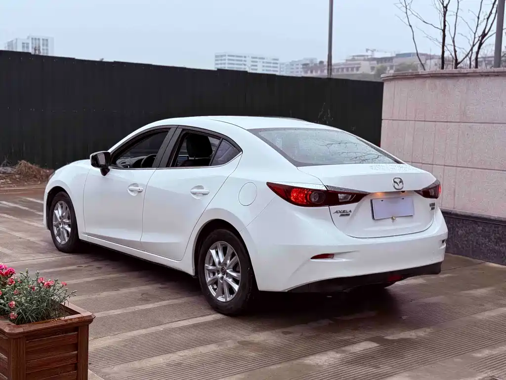 Mazda3 Angkesela 2016 sedan 1.5L automatic comfort type купить на сайте DeffCars