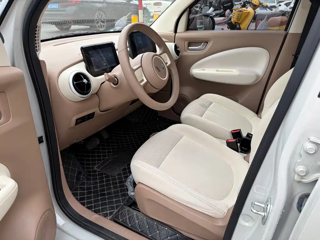 Hongguang MINIEV 2025 fourth generation four-door version Zhenxiang+ model купить на сайте DeffCars