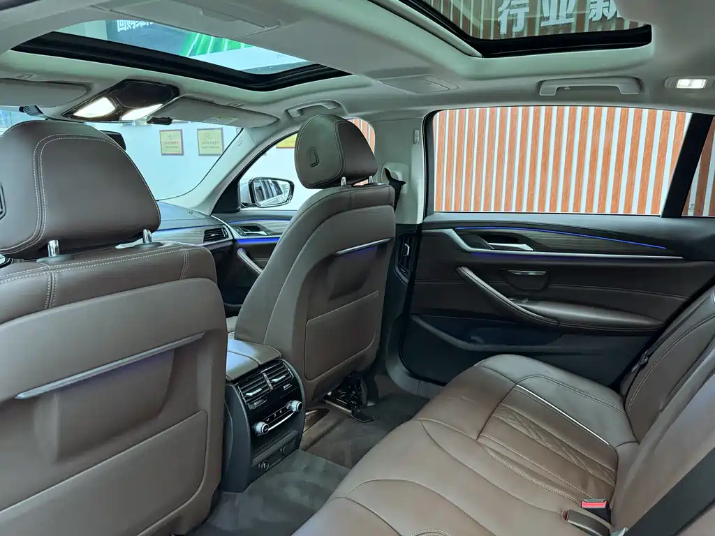 BMW 5 Series New Energy 2019 530Le Luxury Package купить на сайте DeffCars