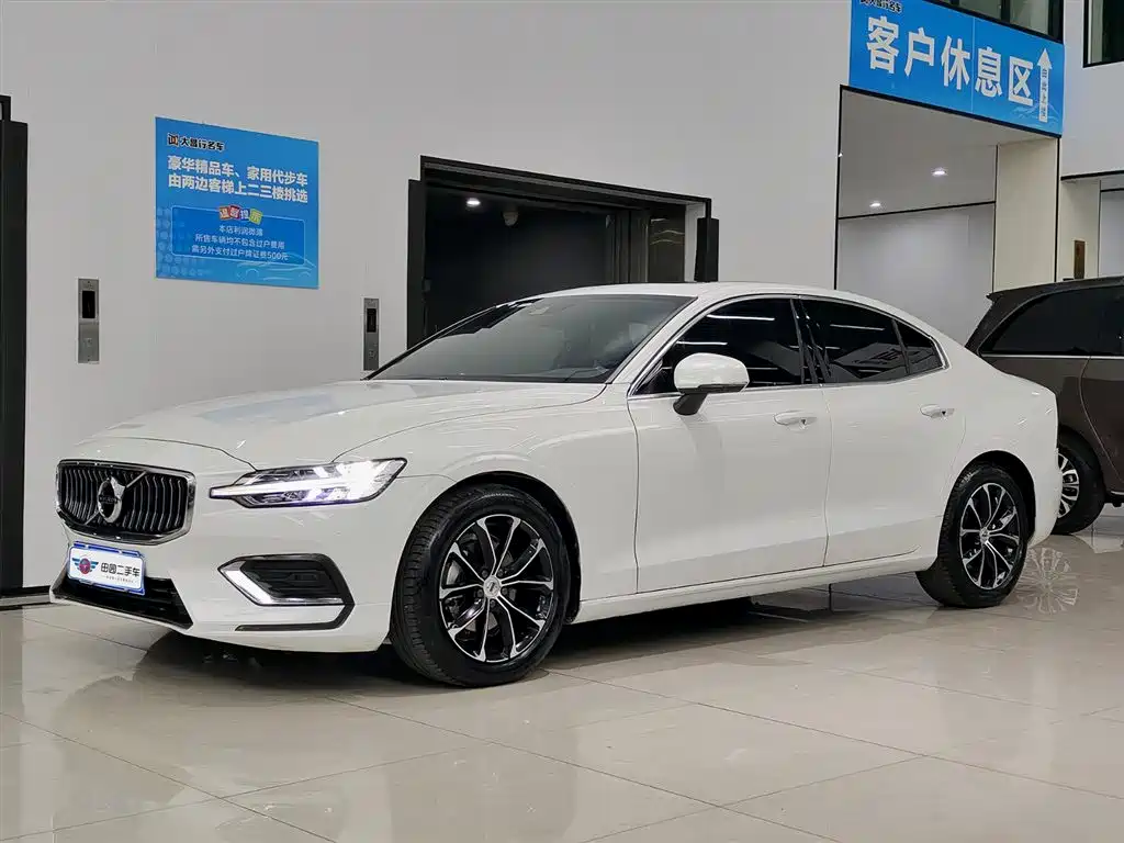 Volvo S60 2022 B4 Zhiyi Luxury Edition купить на сайте DeffCars