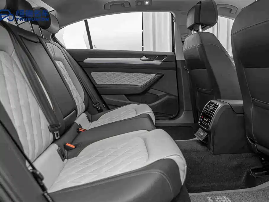 Magotan 2023 2 million commemorative edition 330TSI DSG luxury model купить на сайте DeffCars