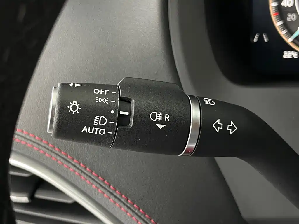 Jaguar XEL 2023 2.0T 250PS R-DYNAMIC S Advanced Sports Edition купить на сайте DeffCars