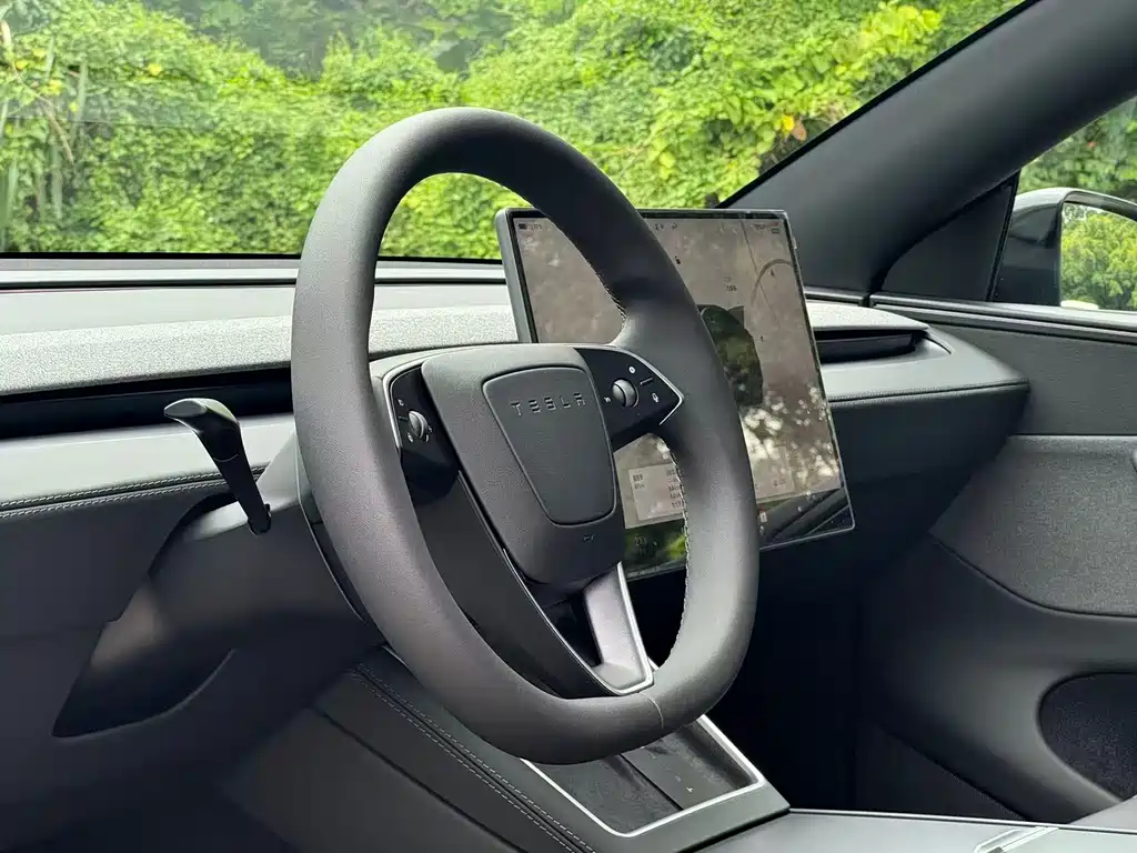 Model Y 2026 rear-wheel drive version купить на сайте DeffCars