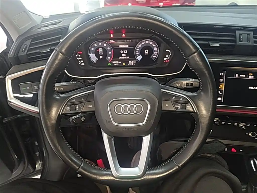 Audi Q3 2021 35 TFSI aggressive and dynamic купить на сайте DeffCars