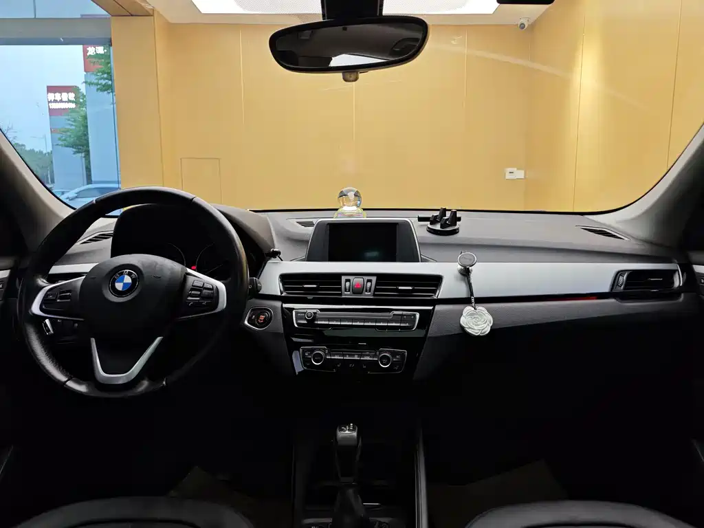 BMW X1 2016 sDrive18Li Exclusive Model купить на сайте DeffCars