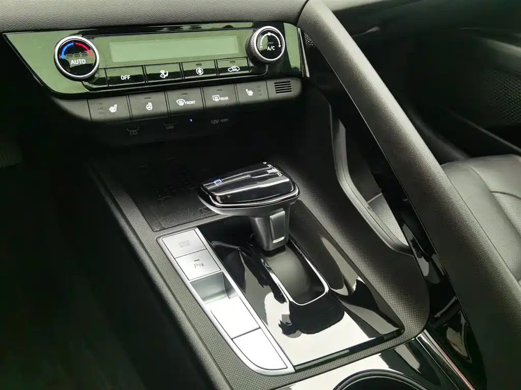Elantra 2023 1.5L CVT LUX Premium Edition купить на сайте DeffCars