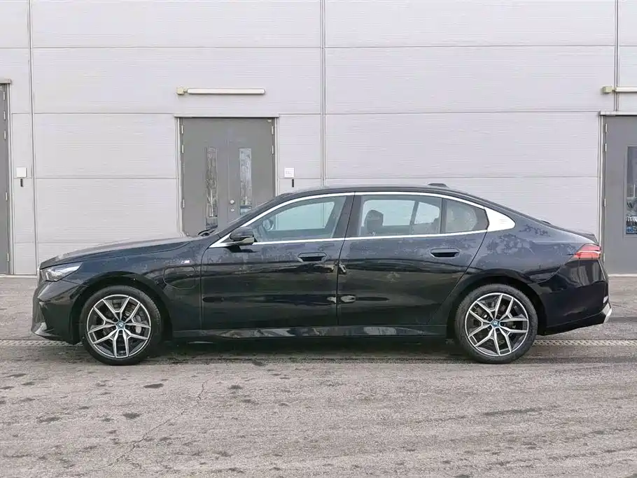 BMW i5 2024 eDrive 35L M Sports Package купить на сайте DeffCars