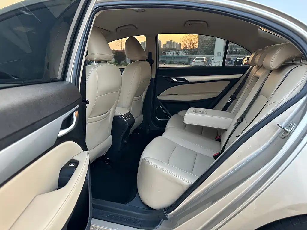 Emgrand 2018 1.5L CVT luxury model купить на сайте DeffCars