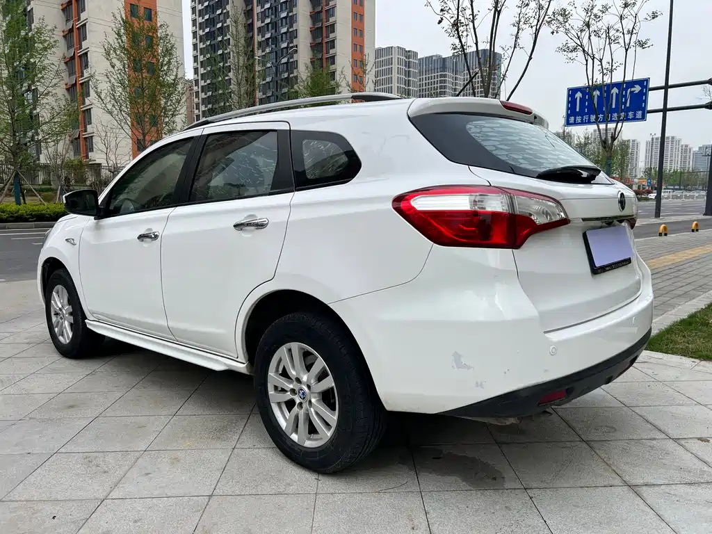 Venucia T70 2015 2.0L Manual Ruiqu Edition купить на сайте DeffCars