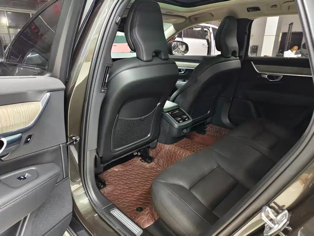 Volvo V90 2021 Cross Country B5 AWD Zhiyuan Edition купить на сайте DeffCars