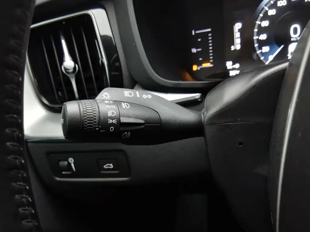Volvo XC60 2019 T5 Four-wheel Drive Smart Edition National V купить на сайте DeffCars
