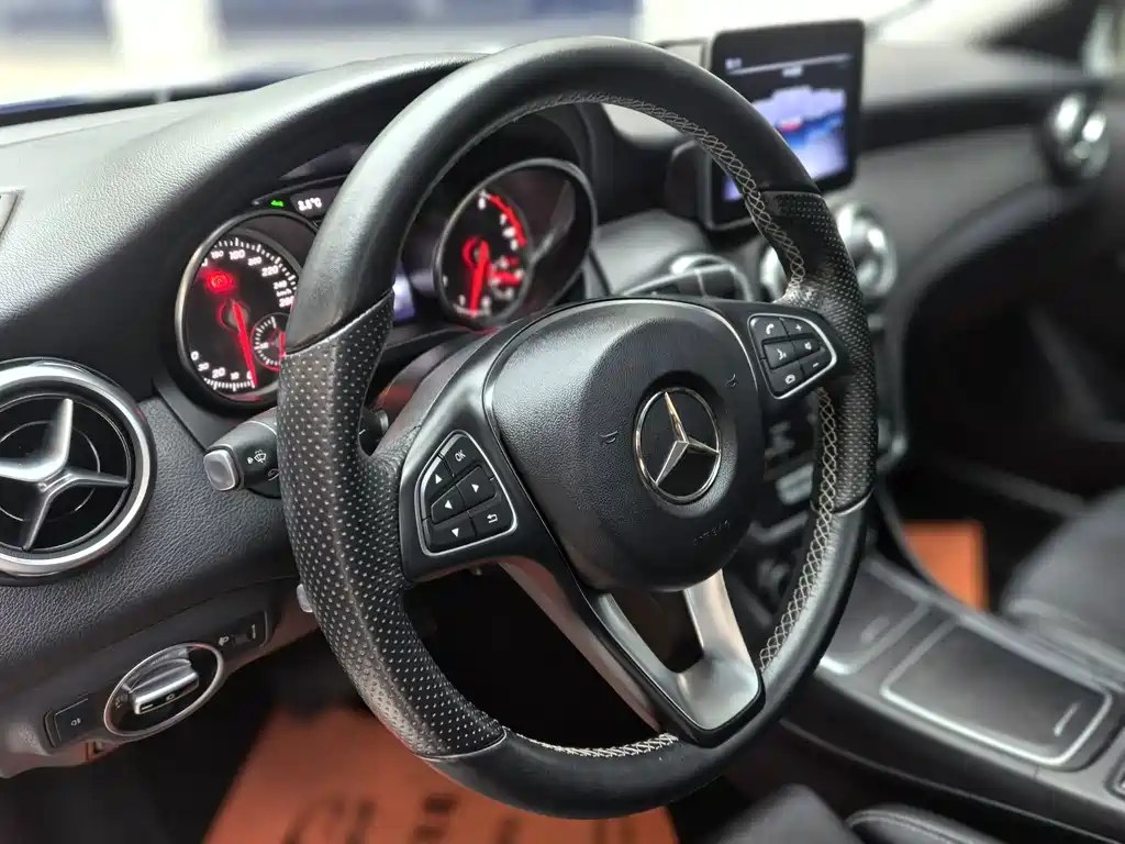 Mercedes-Benz GLA 2018 GLA 200 Dynamic купить на сайте DeffCars