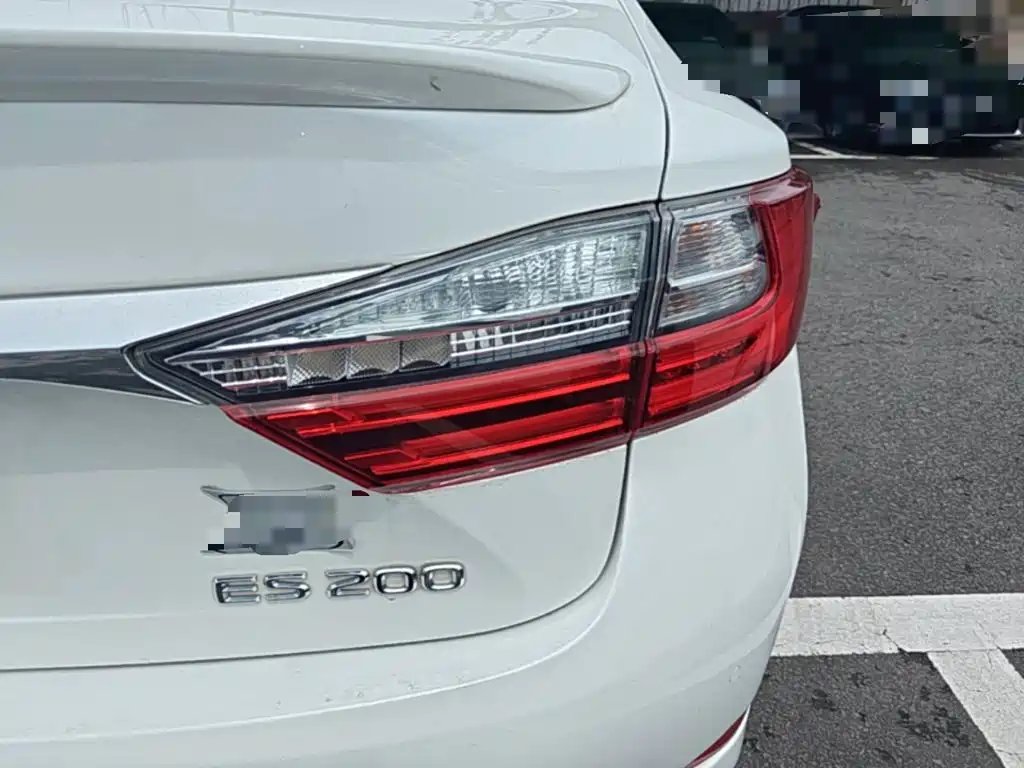 Lexus ES 2015 200 Elite Edition купить на сайте DeffCars