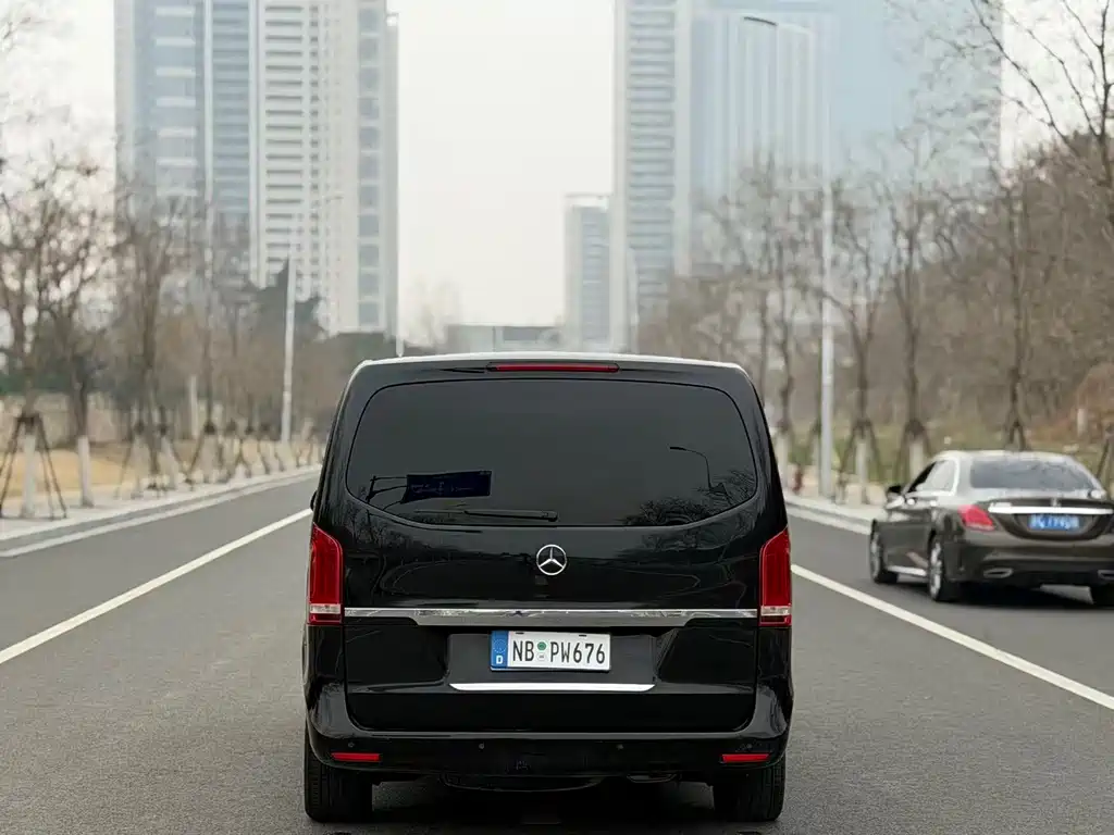 Mercedes-Benz V-Class 2017 V 260 L Premium Extended Edition купить на сайте DeffCars