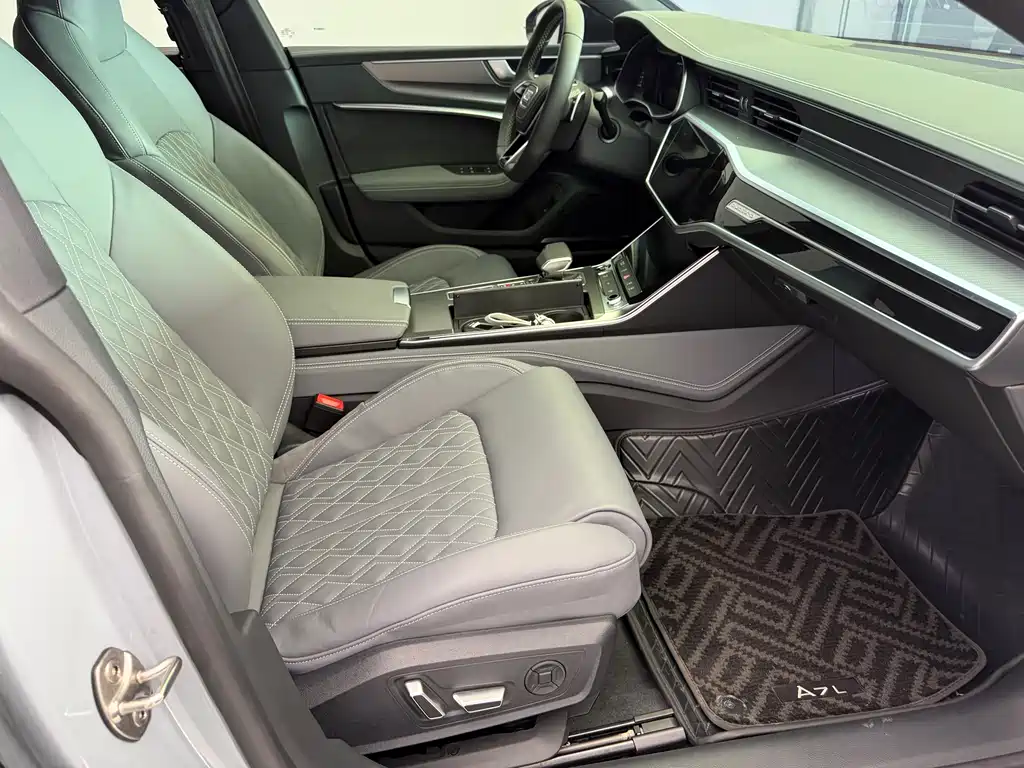Audi A7L 2024 45 TFSI quattro RS package racing version купить на сайте DeffCars