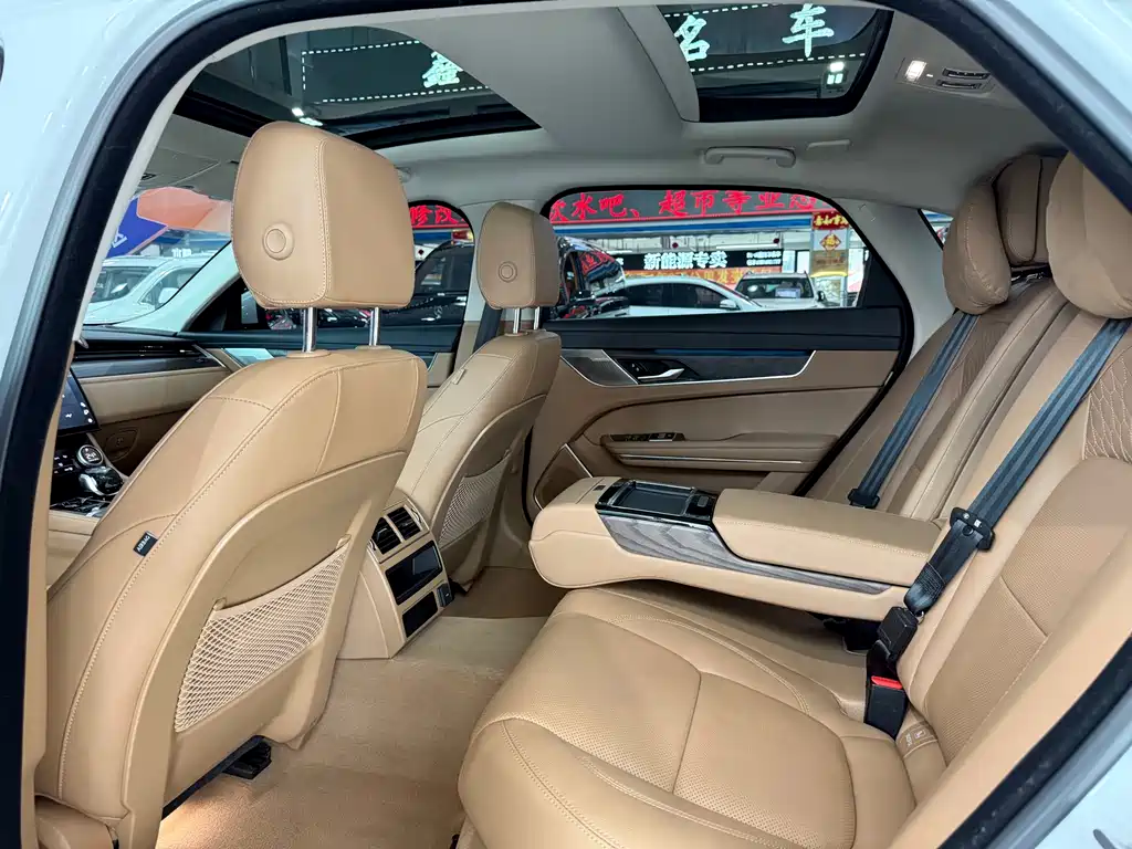 Jaguar XFL 2025 2.0T P250 two-wheel drive exclusive luxury version купить на сайте DeffCars