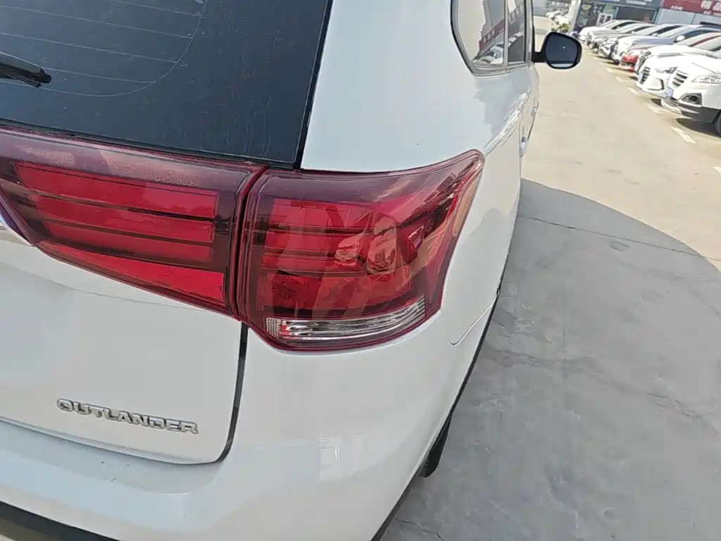 Outlander 2020 2.0L 2WD Smooth Edition 5 seats купить на сайте DeffCars
