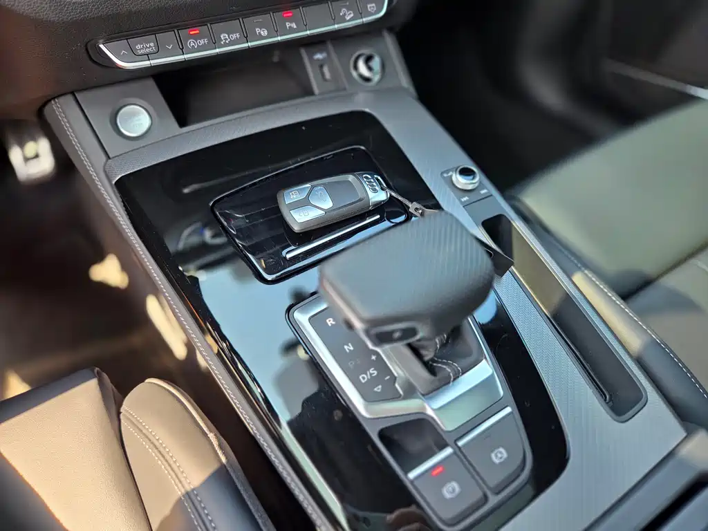 Audi Q5L 2025 45 TFSI luxury and dynamic model купить на сайте DeffCars