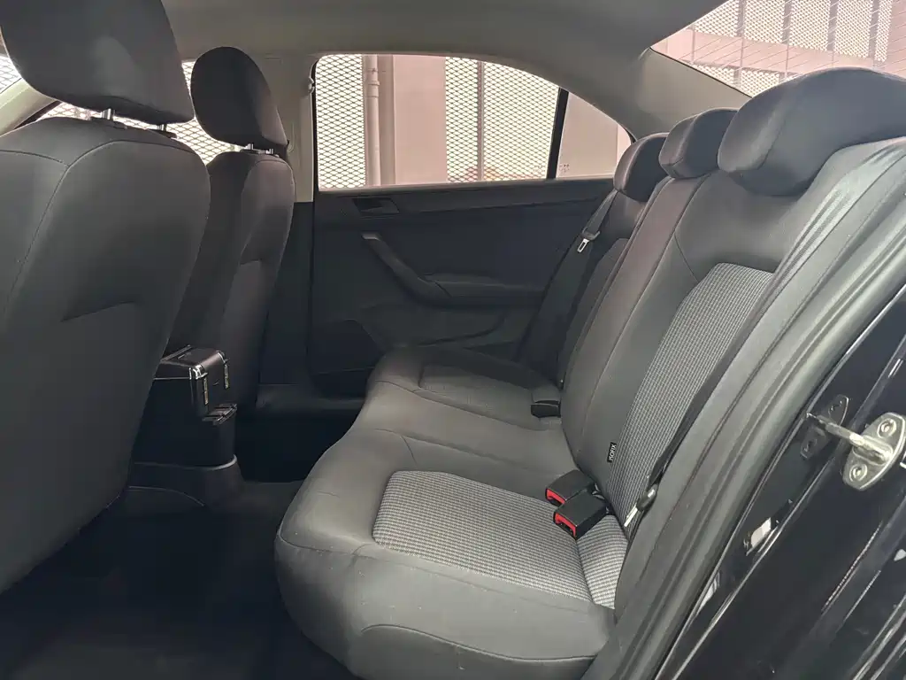 Santana 2016 1.6L automatic fashion version купить на сайте DeffCars