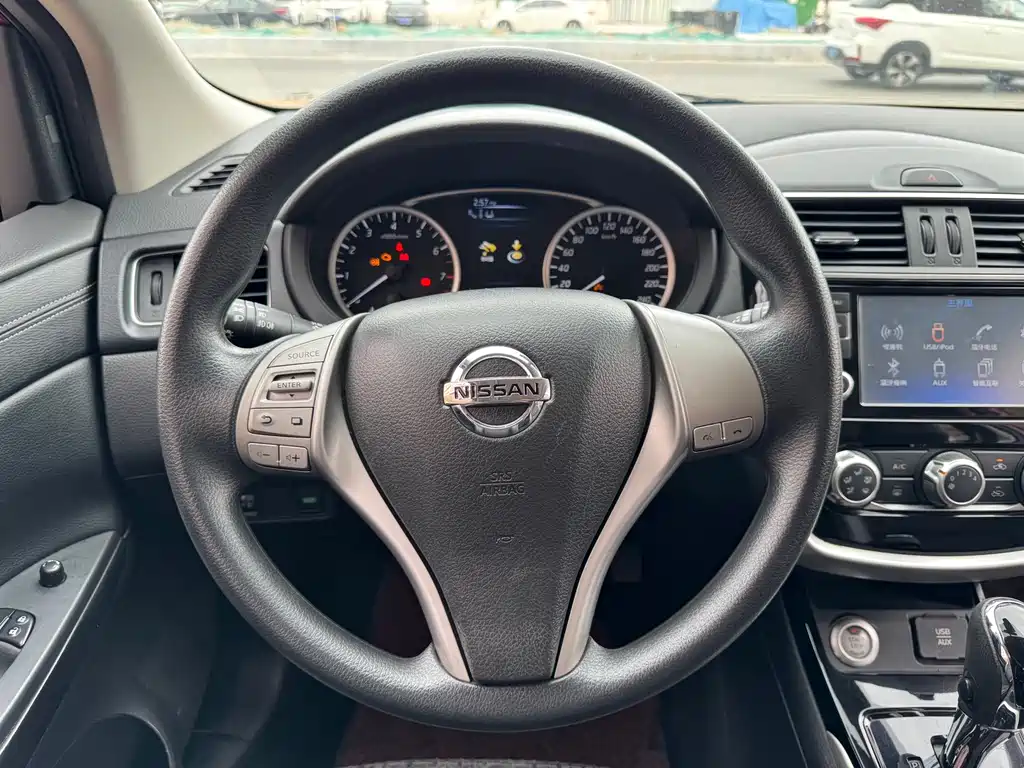 Tiida 2016 1.6L CVT Smart Travel Edition купить на сайте DeffCars