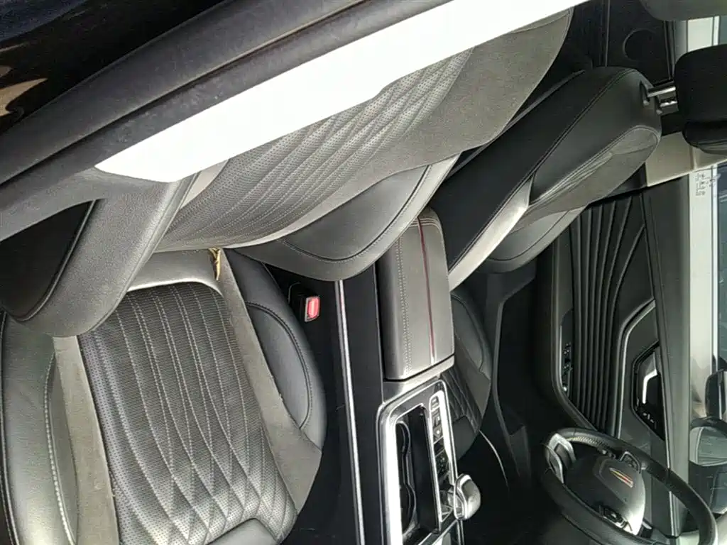 Hongqi HS5 2023 2.0T Qixiang Pro version купить на сайте DeffCars