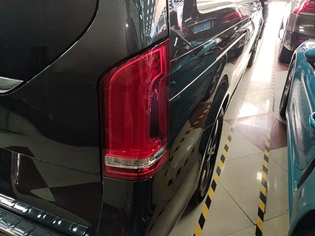 Mercedes-Benz V-Class 2020 V 260 L Long Wheelbase Luxury Edition купить на сайте DeffCars