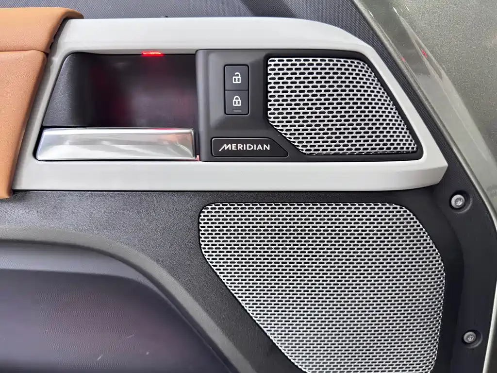 Land Rover Defender 2023 130 3.0T P400 HSE купить на сайте DeffCars