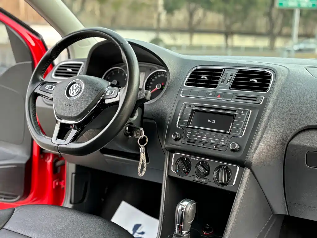 Polo 2016 1.6L automatic comfort model купить на сайте DeffCars