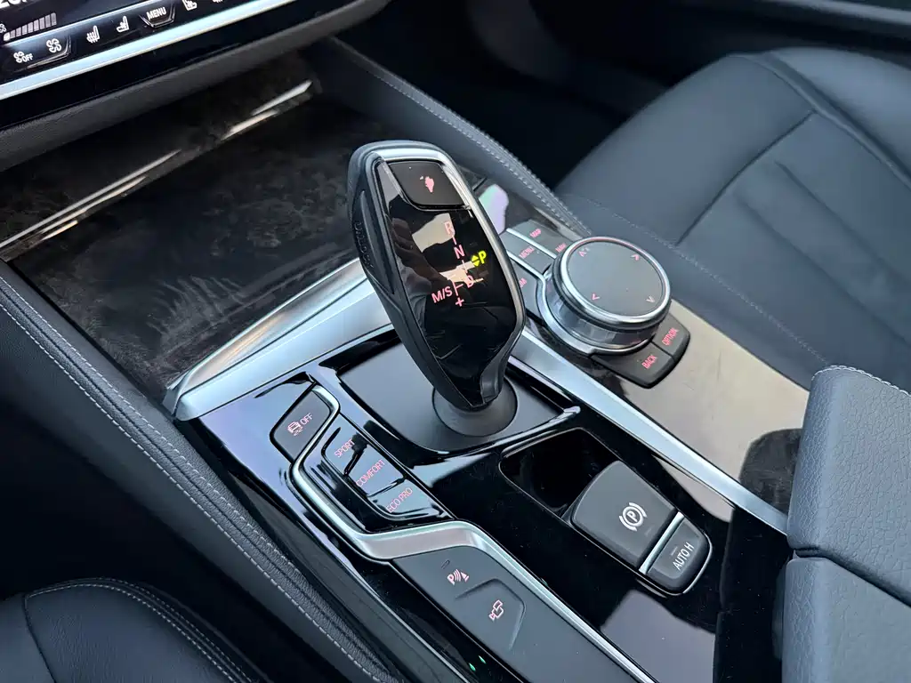 BMW 5 Series 2018 530Li Exclusive M Sports Package купить на сайте DeffCars