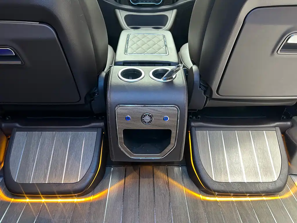 Vito 2023 2.0T Business Edition 7 seats купить на сайте DeffCars