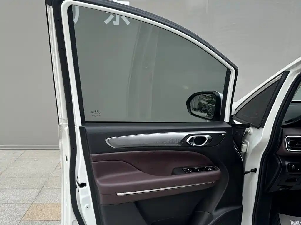 Trumpchi M6 2023 PRO 270T DCT Exclusive Edition купить на сайте DeffCars
