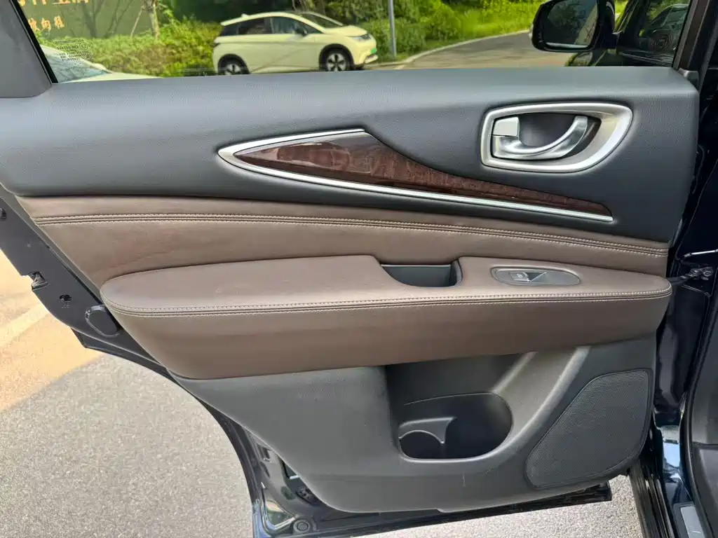 Infinity QX60 (импорт) 2016 2.5 S/C Hybrid 2WD Excellent Edition National V купить на сайте DeffCars