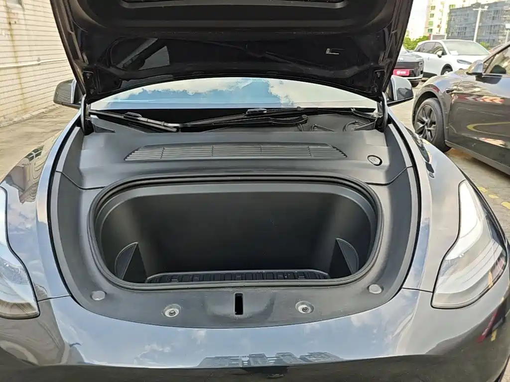 Model Y 2024 rear-wheel drive version купить на сайте DeffCars