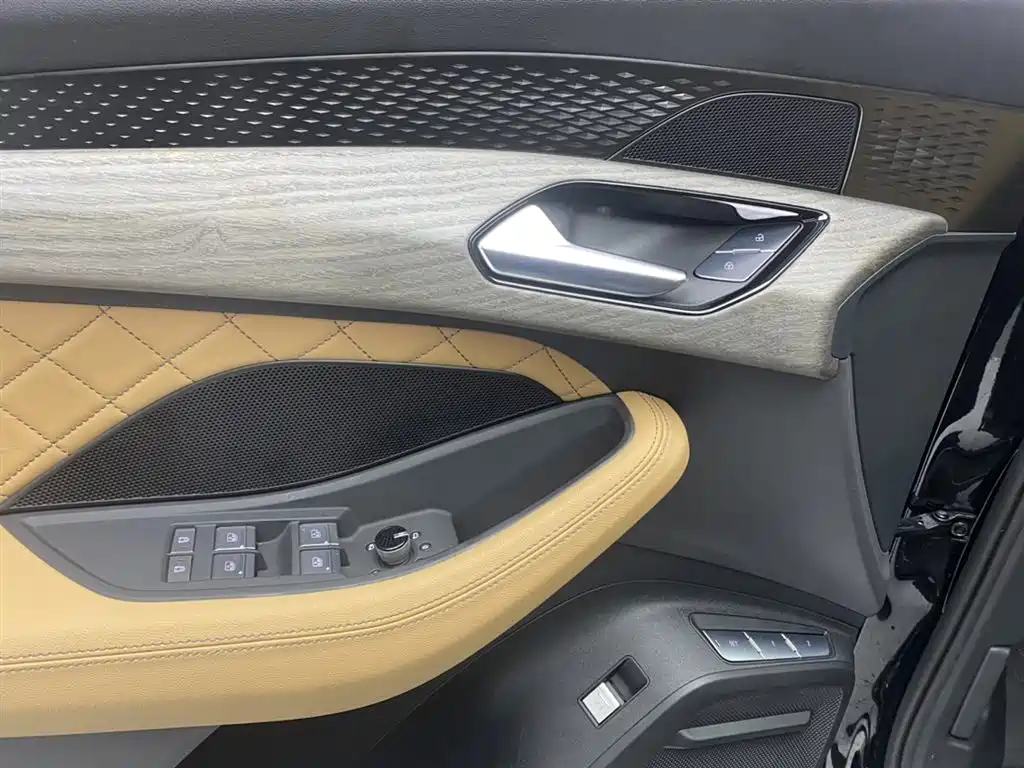 Audi Q6 2023 50 TFSI quattro cloud type Yulin suit купить на сайте DeffCars