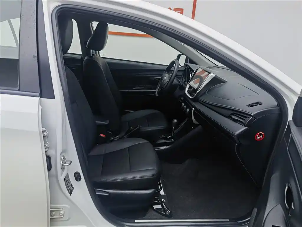 YARiS L 2017 1.5E CVT Charming Edition купить на сайте DeffCars